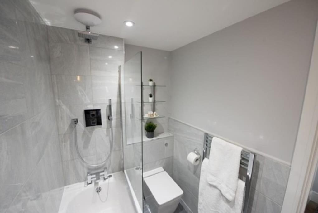 Beautiful, Spacious 1 Bed Flat Брентвуд Экстерьер фото