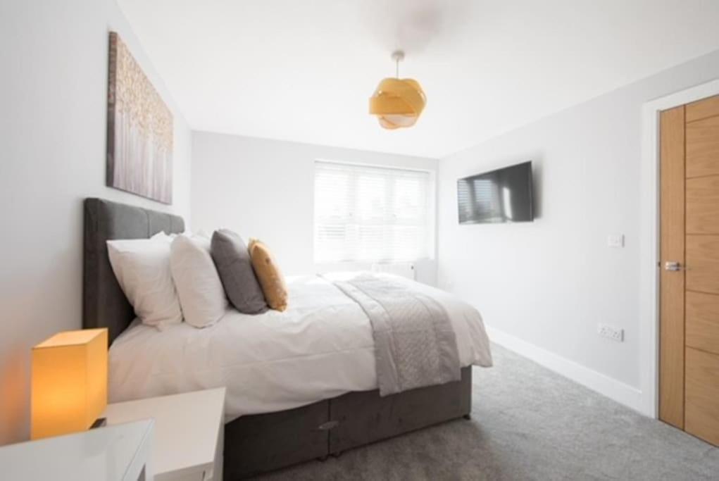 Beautiful, Spacious 1 Bed Flat Брентвуд Экстерьер фото