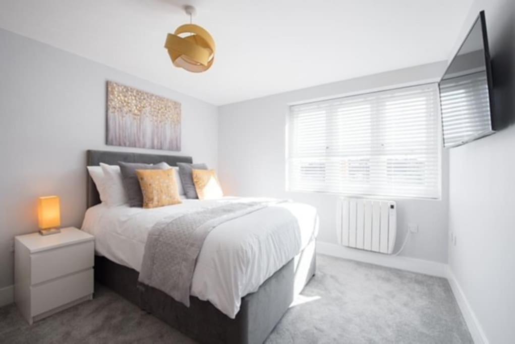 Beautiful, Spacious 1 Bed Flat Брентвуд Экстерьер фото