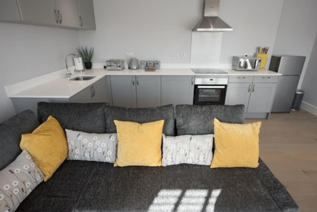 Beautiful, Spacious 1 Bed Flat Брентвуд Экстерьер фото